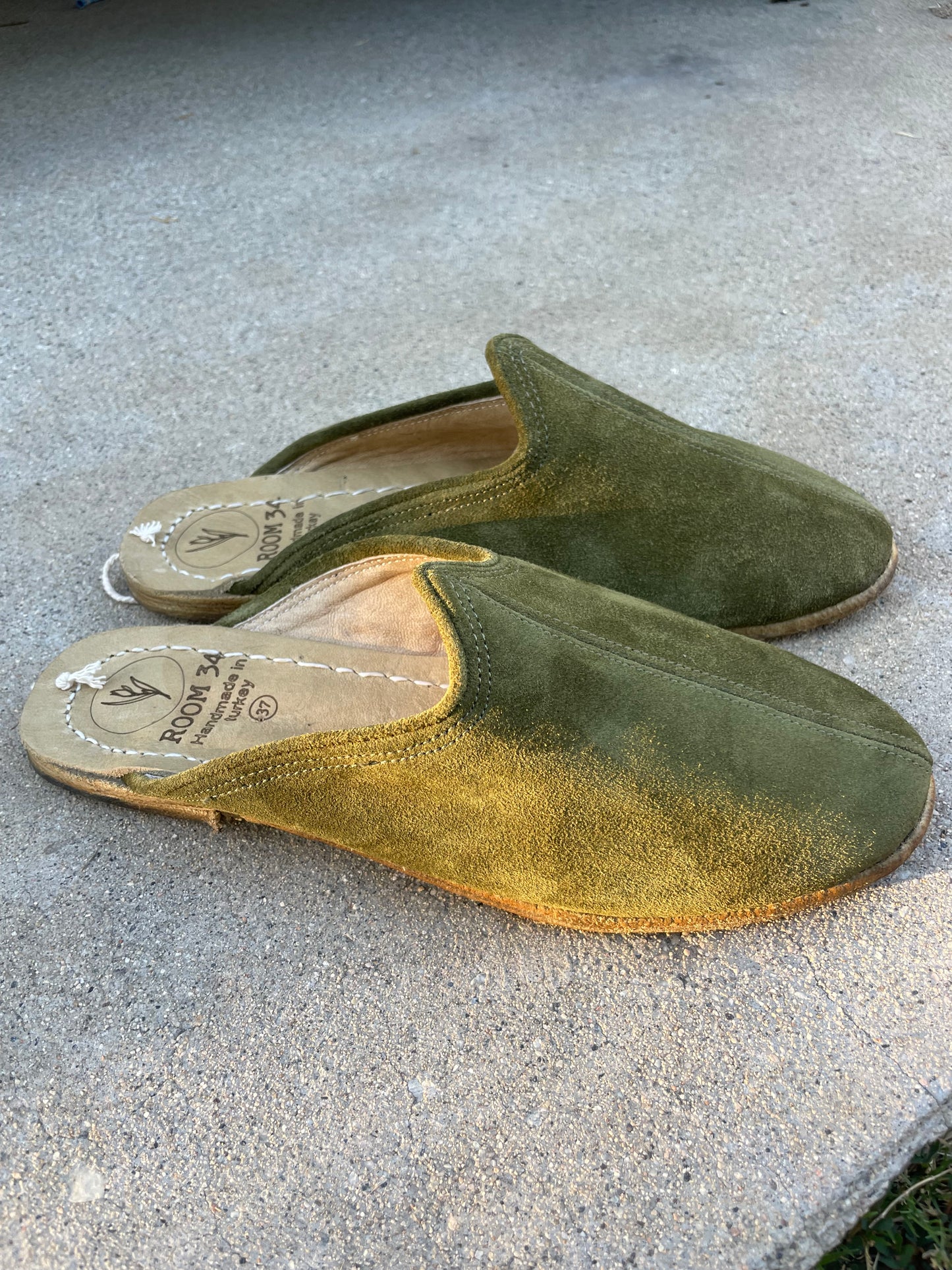 Pistachio Green Mules